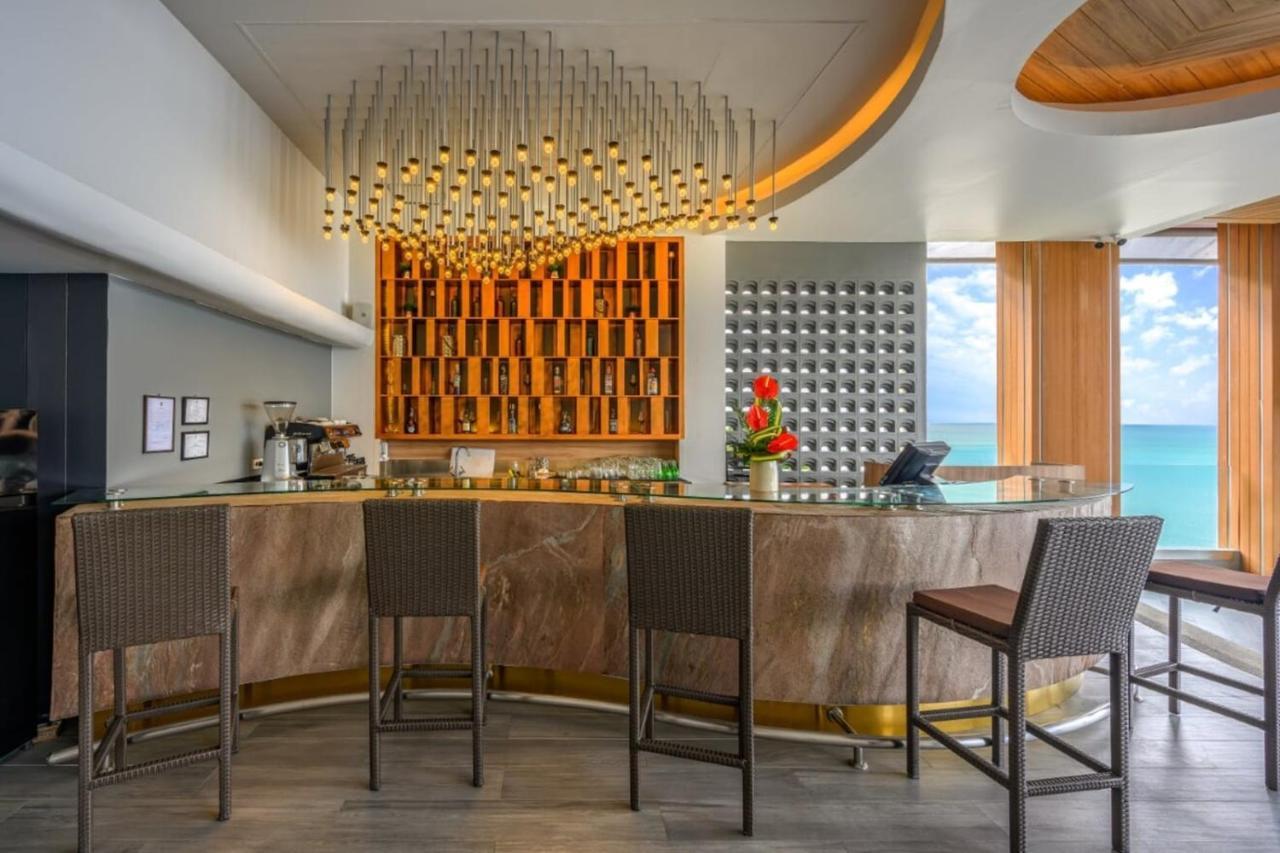 卡玛拉纳马卡度假村【SHA Plus+】 卡马拉海滩 外观 照片 The bar at the Sky Bar
