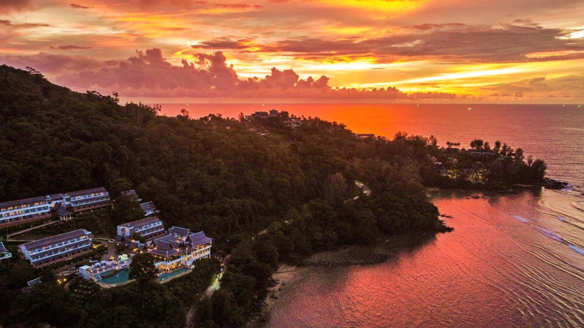 卡玛拉纳马卡度假村【SHA Plus+】 卡马拉海滩 外观 照片 Sunset at the resort