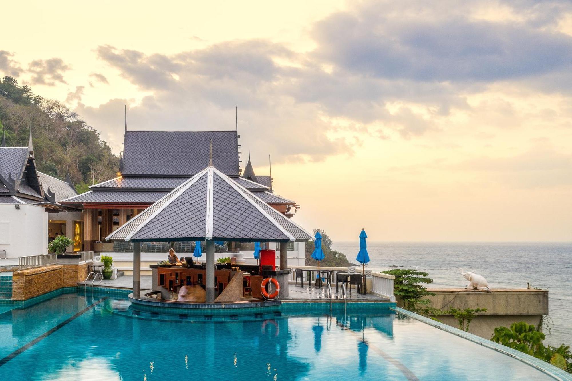 卡玛拉纳马卡度假村【SHA Plus+】 卡马拉海滩 外观 照片 The swimming pool at the resort
