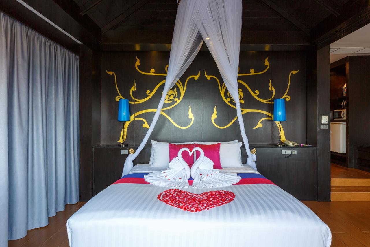 卡玛拉纳马卡度假村【SHA Plus+】 卡马拉海滩 外观 照片 A bedroom at the resort